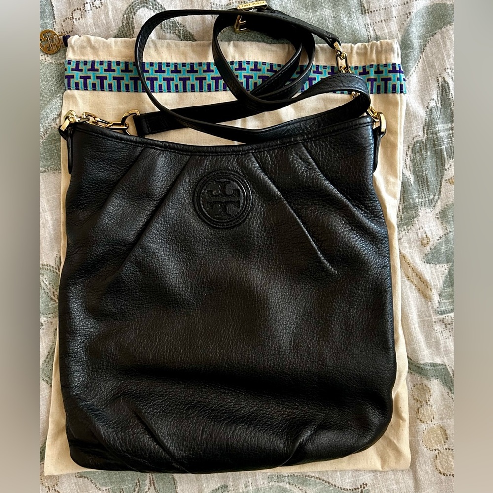 Tory Burch black leather crossbody swing bag